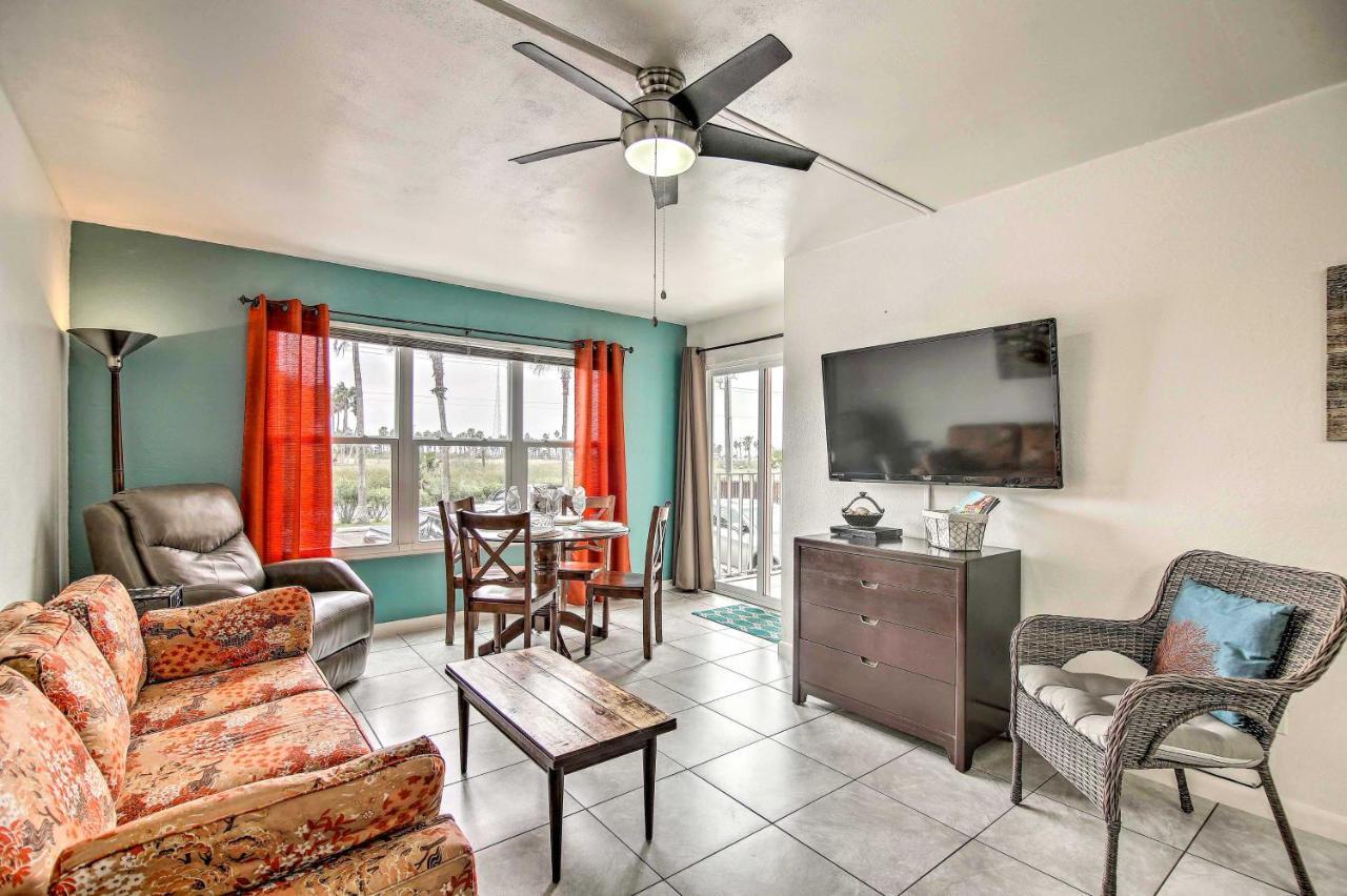 Beach Haven With Shared Amenities - Steps To Beach! Apartment South Padre Island Exterior photo